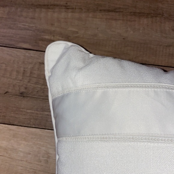 NWT Chris Madden Heirloom Embroidery White 18x18 throw accent decor pillow - Picture 5 of 10